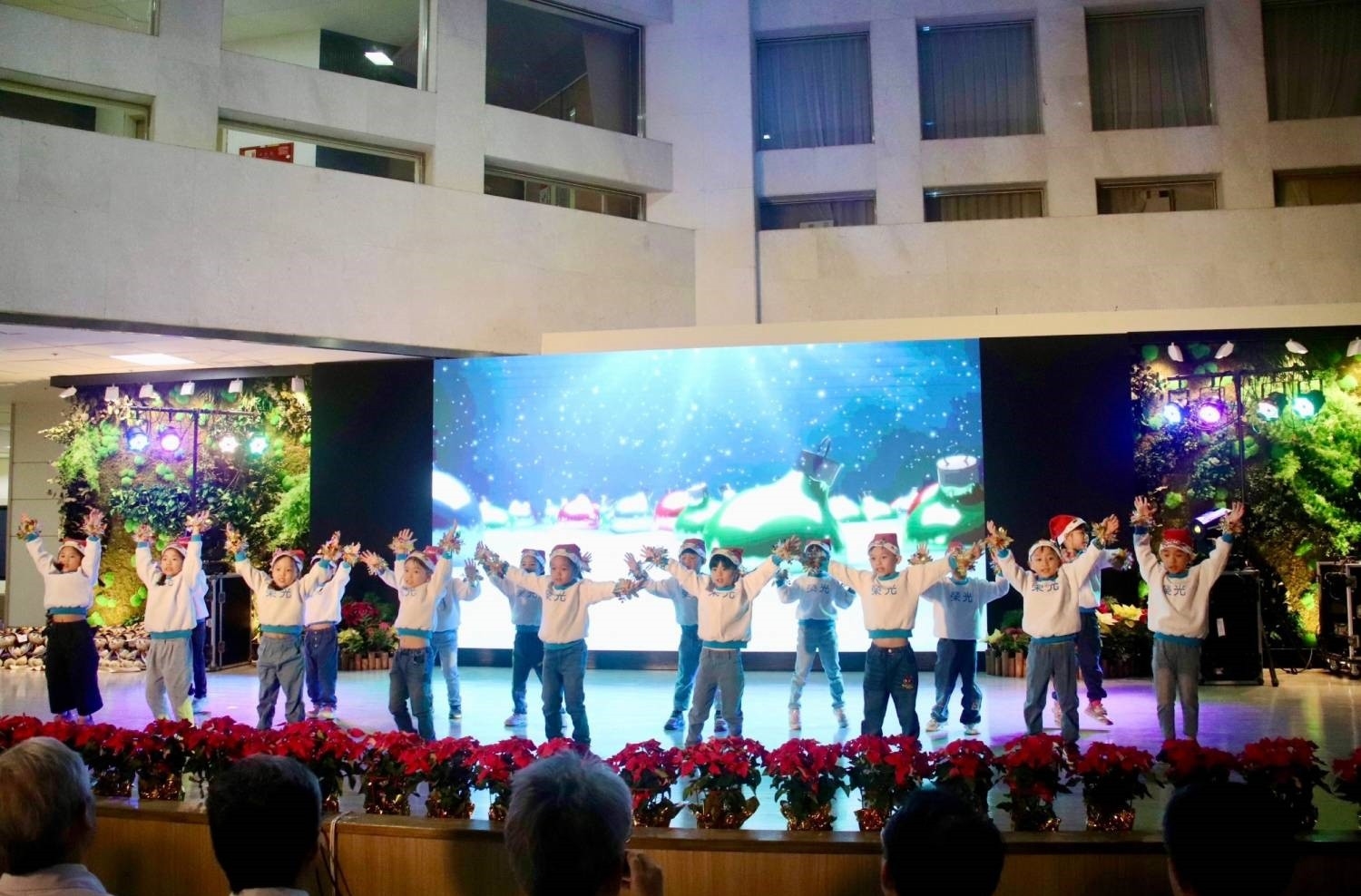 112/11/28 臺北榮民總醫院聖誕點燈 傳遞祝福