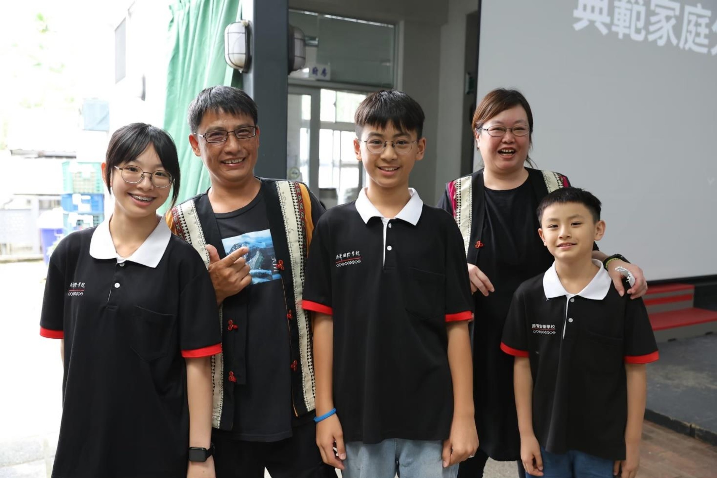 (二) 典範家庭假日生活照護 :